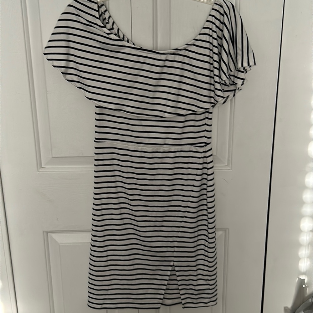 Lovers + Friends SZ S off shoulder striped stretchy dress EUC B52